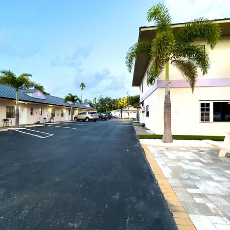 2Q Beds Studio Apt With Shared Pool 01 Clearwater Exterior photo