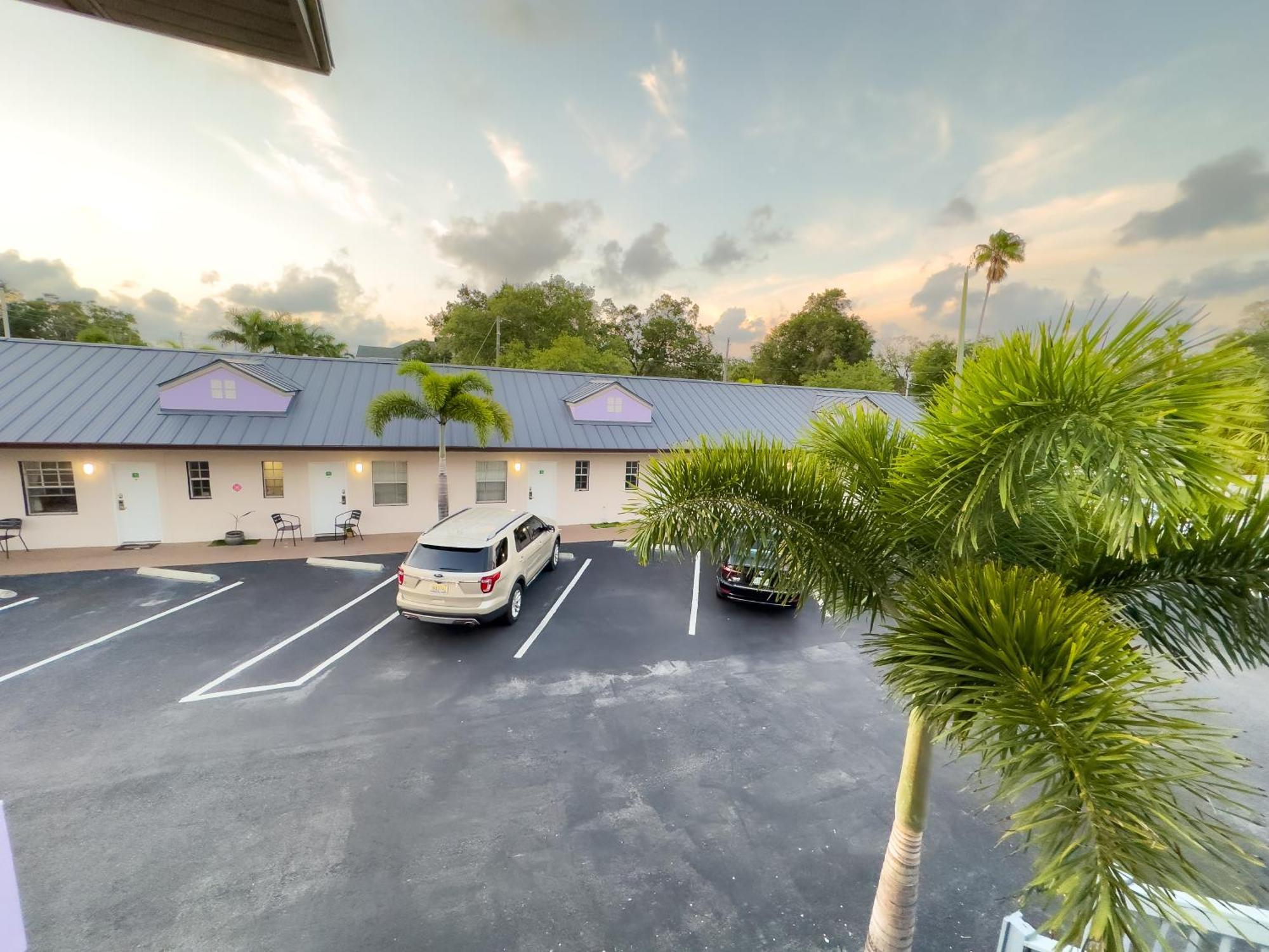 2Q Beds Studio Apt With Shared Pool 01 Clearwater Exterior photo