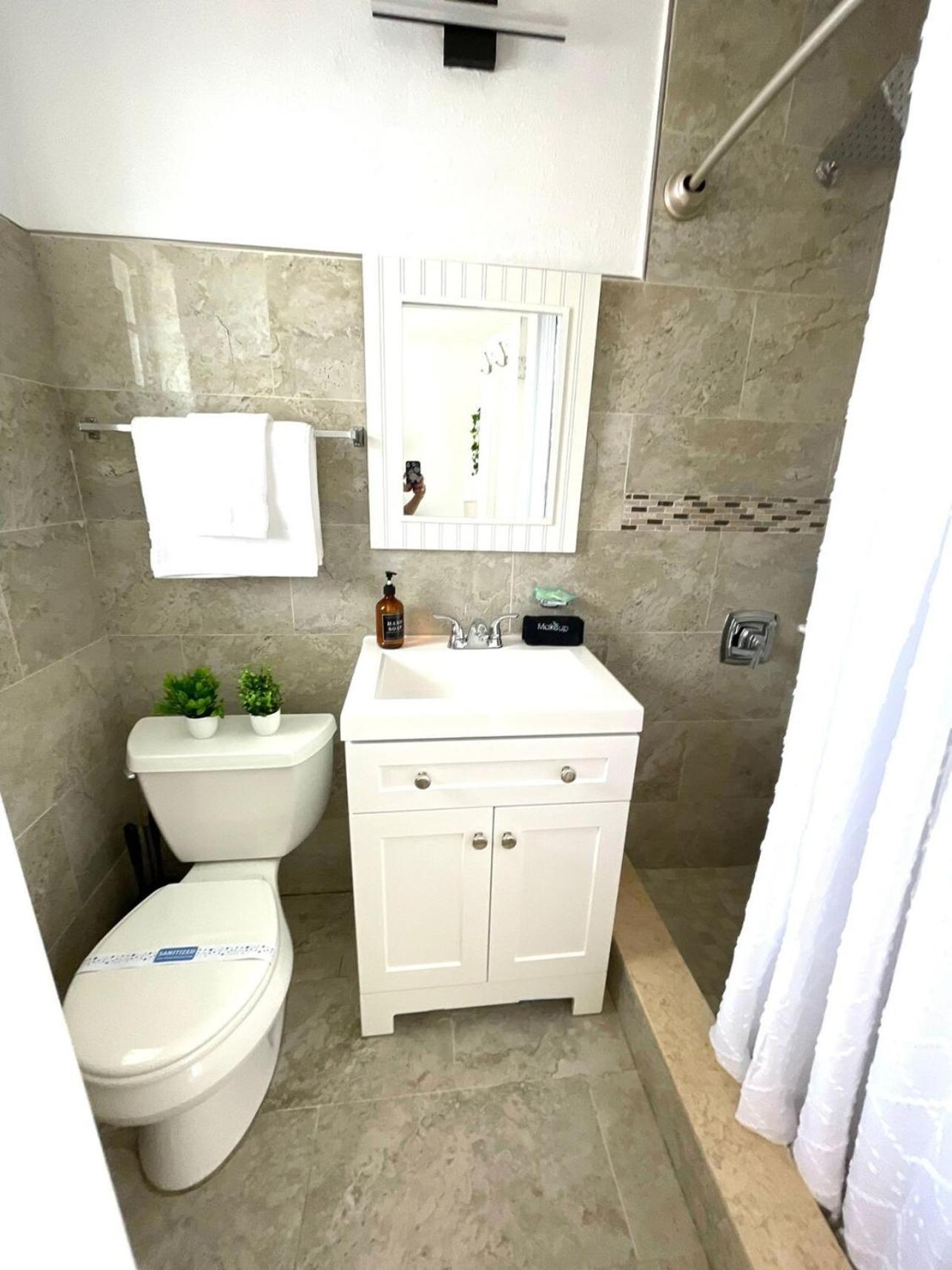 2Q Beds Studio Apt With Shared Pool 01 Clearwater Exterior photo