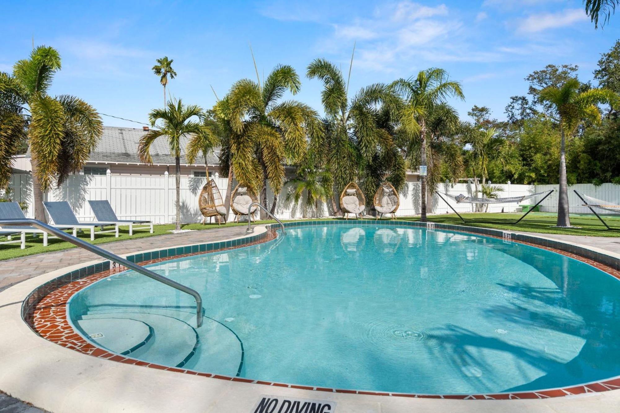 2Q Beds Studio Apt With Shared Pool 01 Clearwater Exterior photo