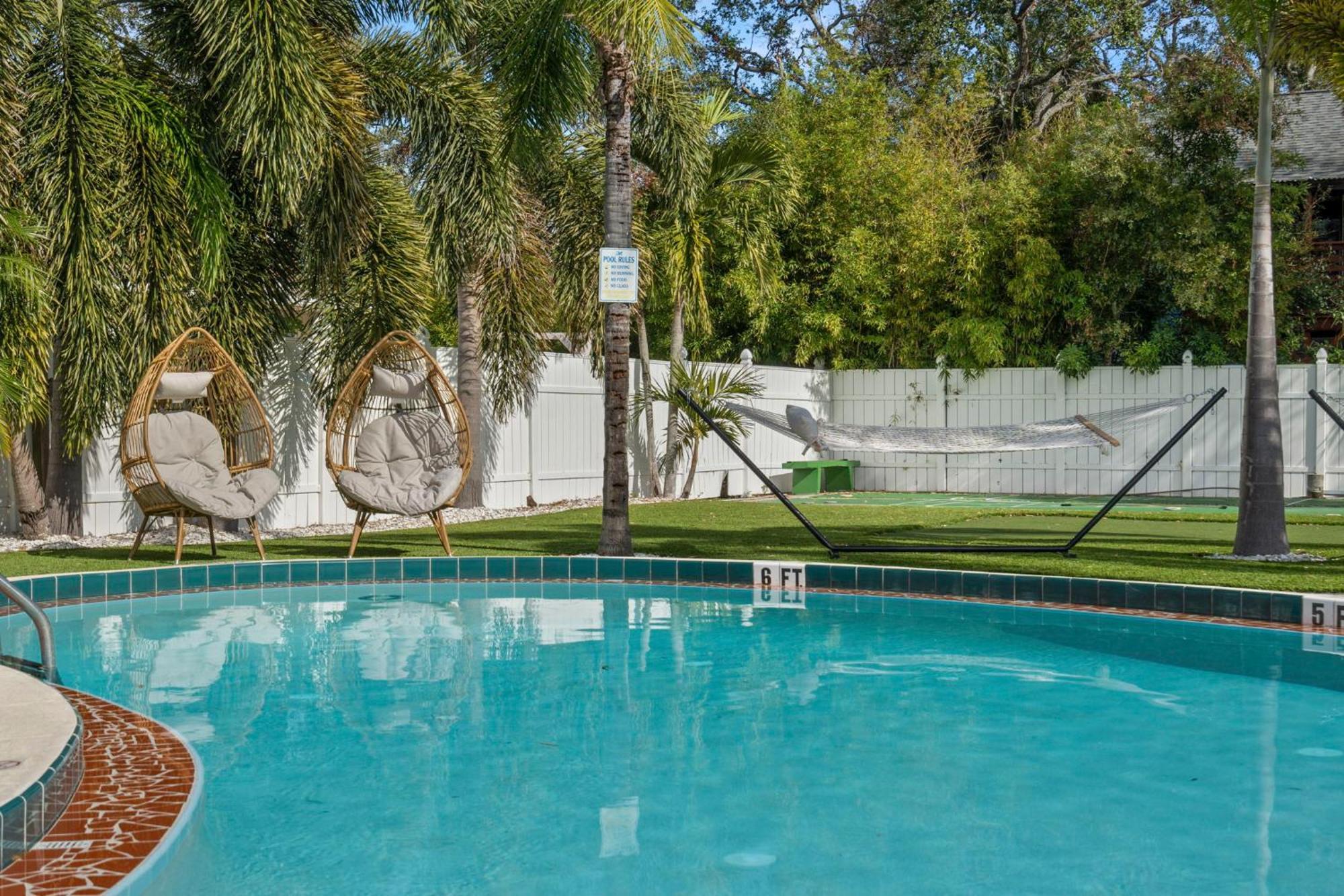 2Q Beds Studio Apt With Shared Pool 01 Clearwater Exterior photo